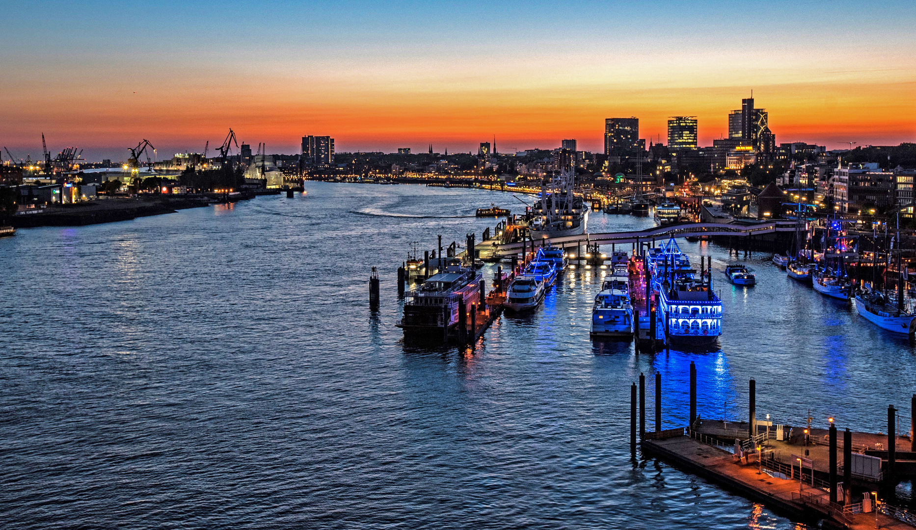 Hamburger Hafen am Abend