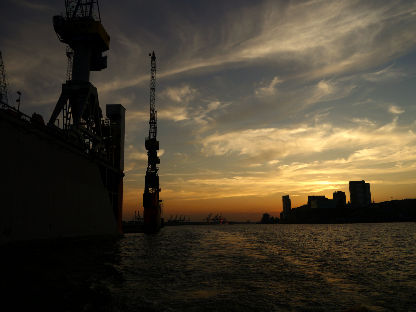 Hamburger Hafen am abend