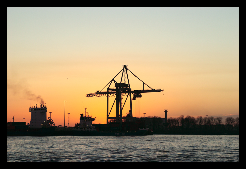 Hamburger Hafen am Abend