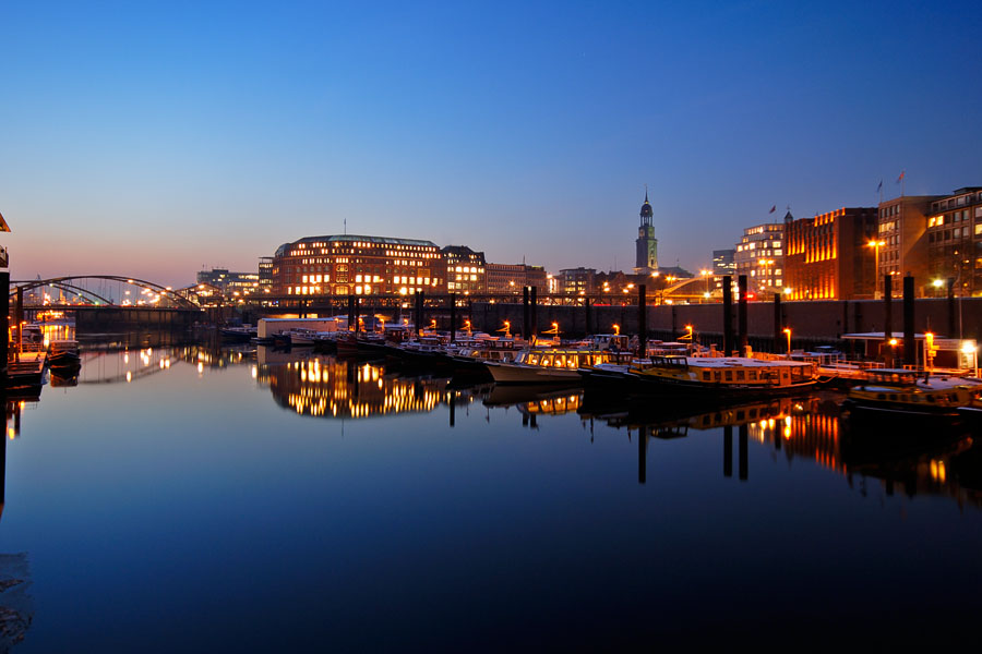 Hamburger Hafen am Abend