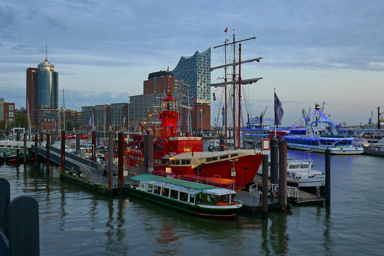 Hamburger Hafen am Abend