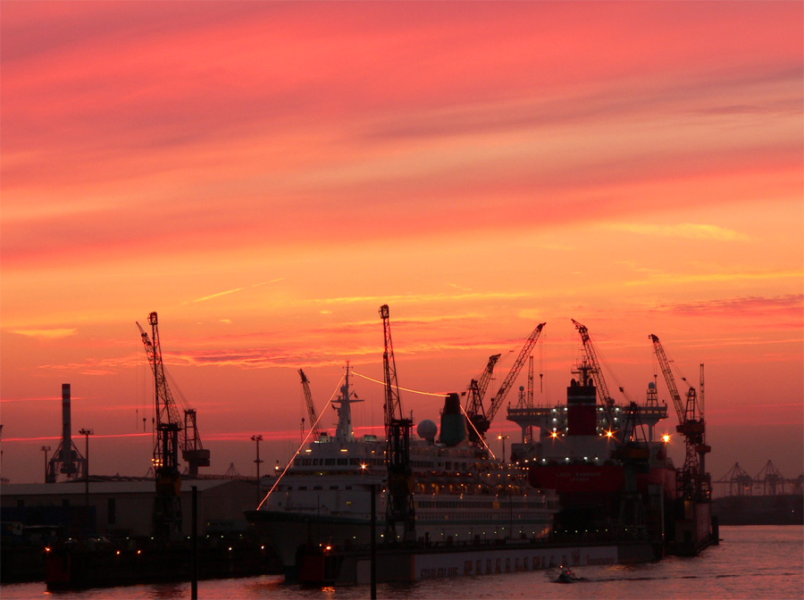 Hamburger Hafen am Abend