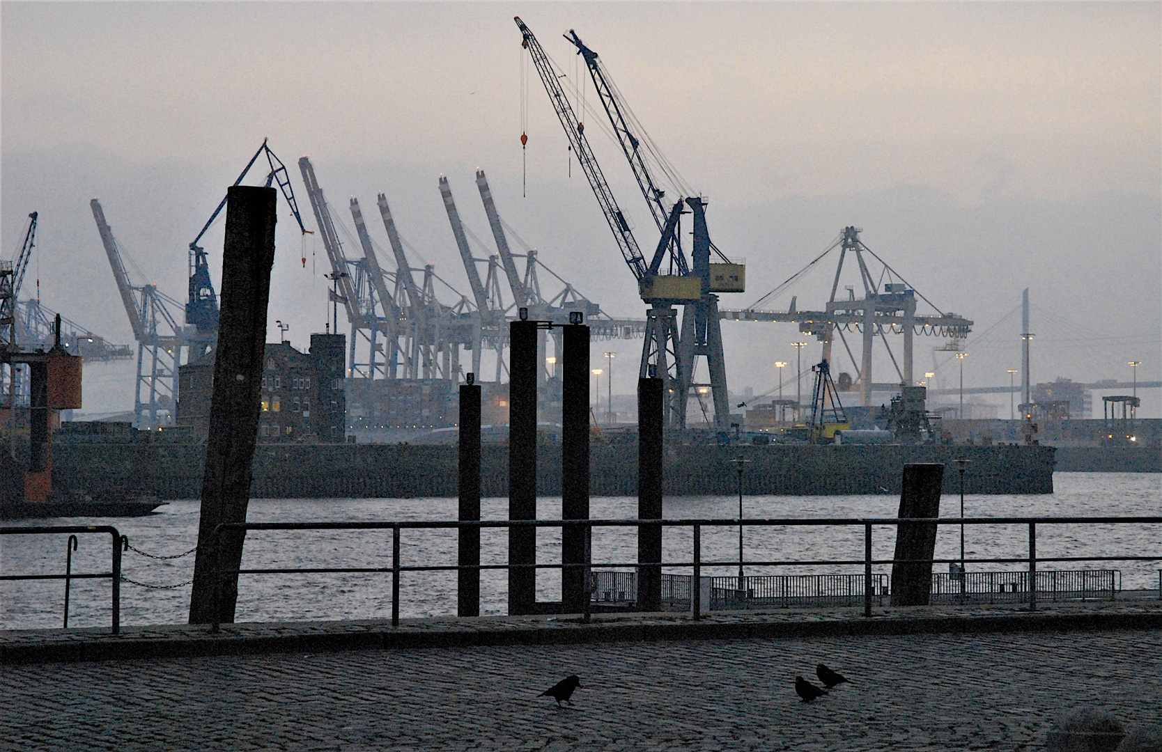 Hamburger Hafen am Abend