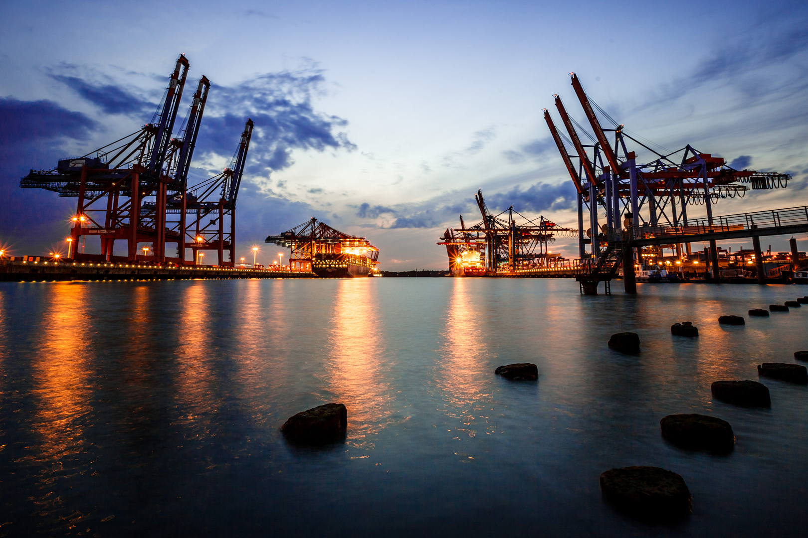Hamburger Hafen am Abend Foto Bild schiffe und seewege Hamburger Hafen am Abend Foto Bild schiffe und seewege