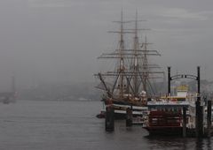 Hamburger Hafen am Morgen