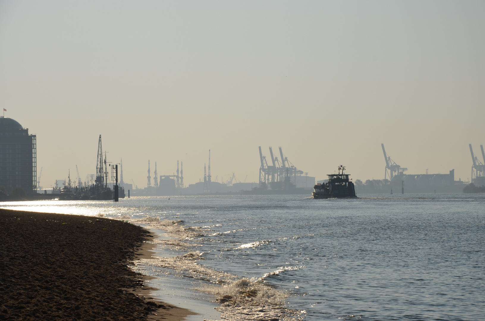 Hamburger Hafen am Morgen