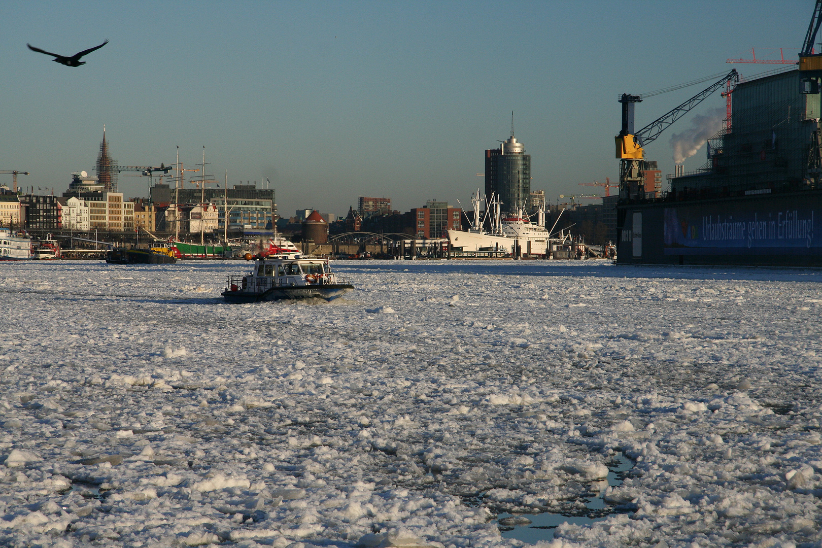 Hamburger Hafen bei Eisgang