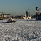 Hamburger Hafen bei Eisgang