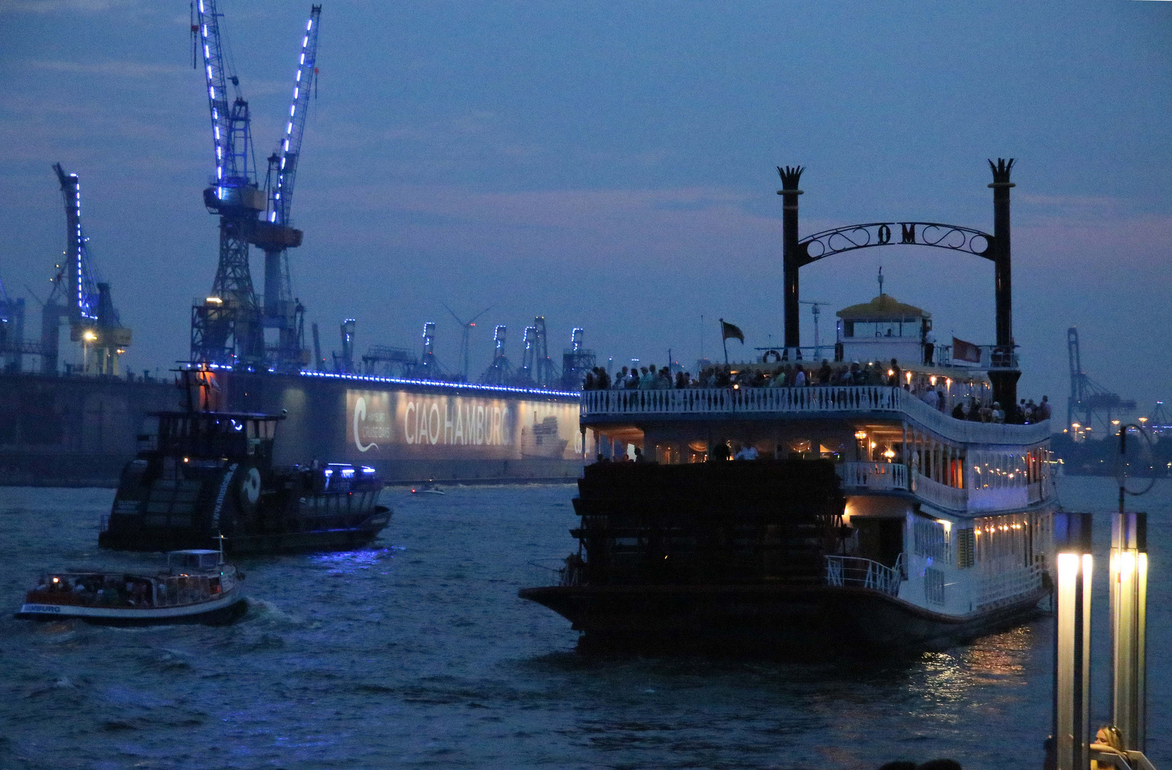 Hamburger Hafen bei Nacht (1)