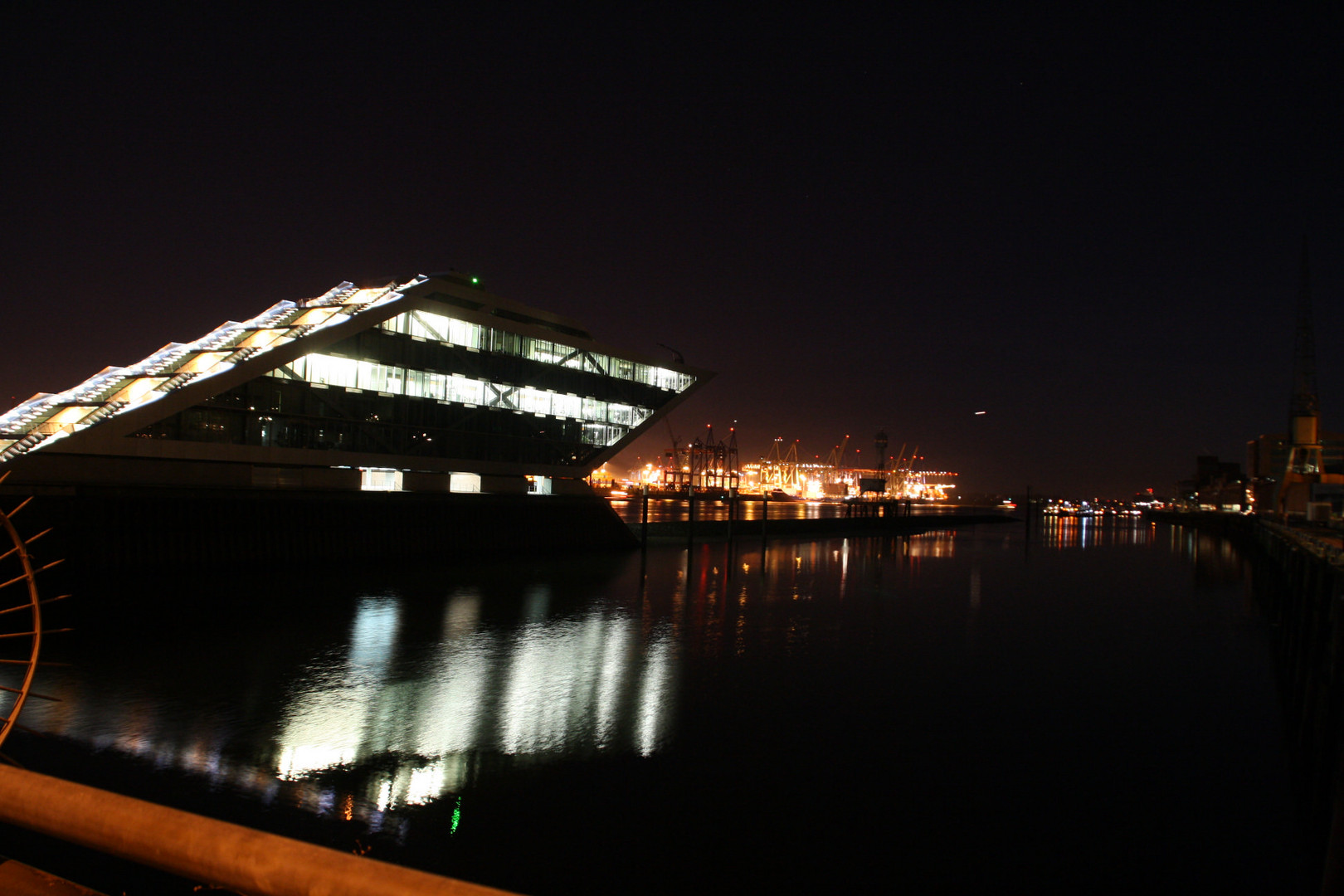 Hamburger Hafen bei Nacht