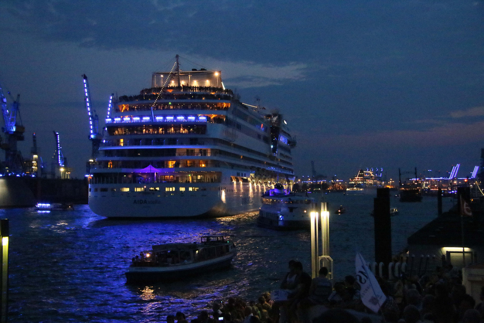 Hamburger Hafen bei Nacht (2)