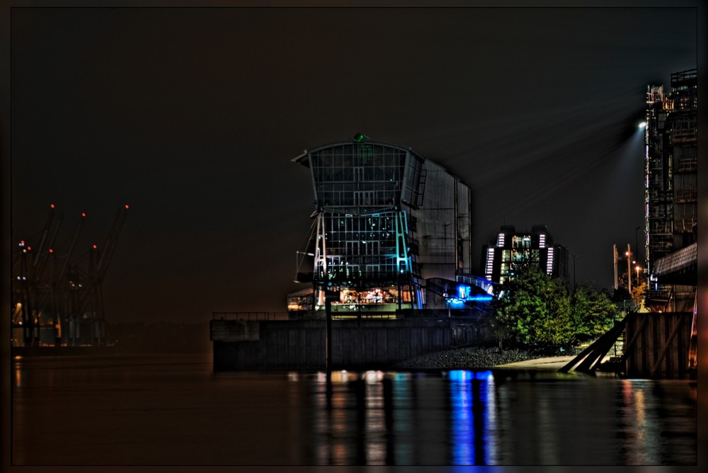 Hamburger Hafen bei Nacht 2