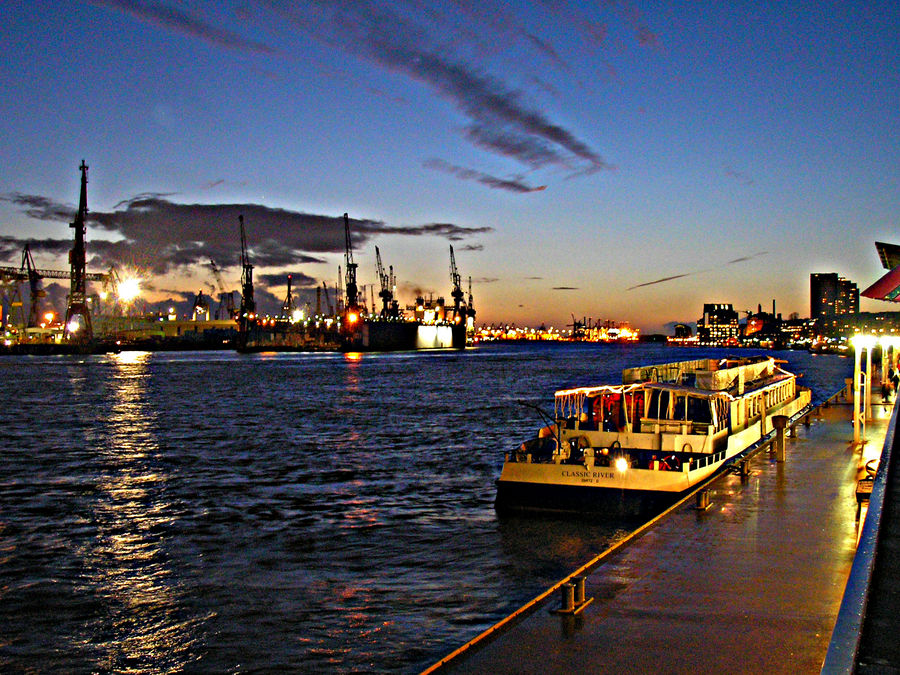 Hamburger Hafen bei Nacht!