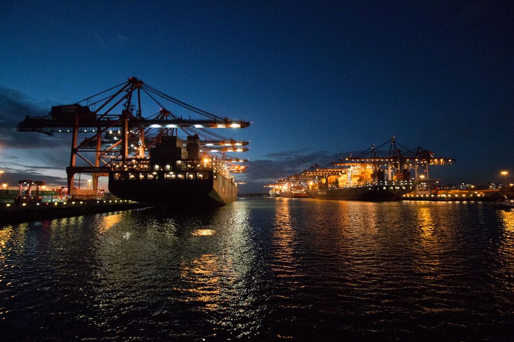 Hamburger Hafen bei Nacht