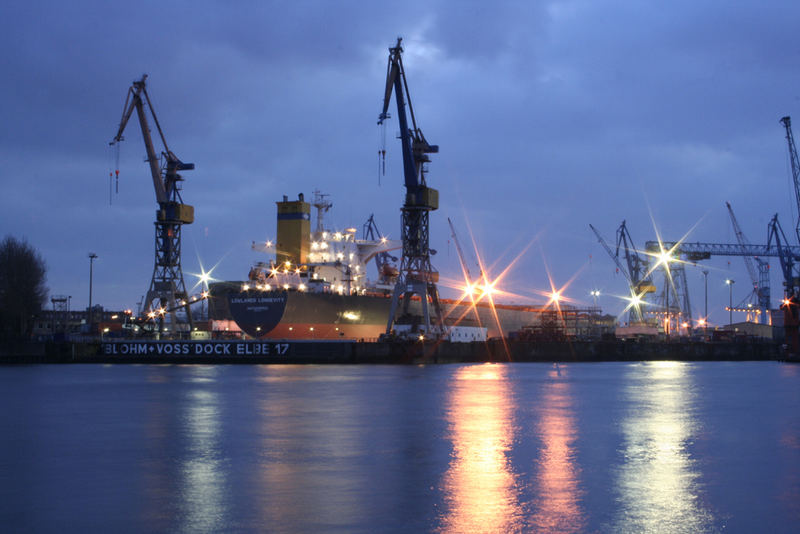 Hamburger Hafen bei Nacht