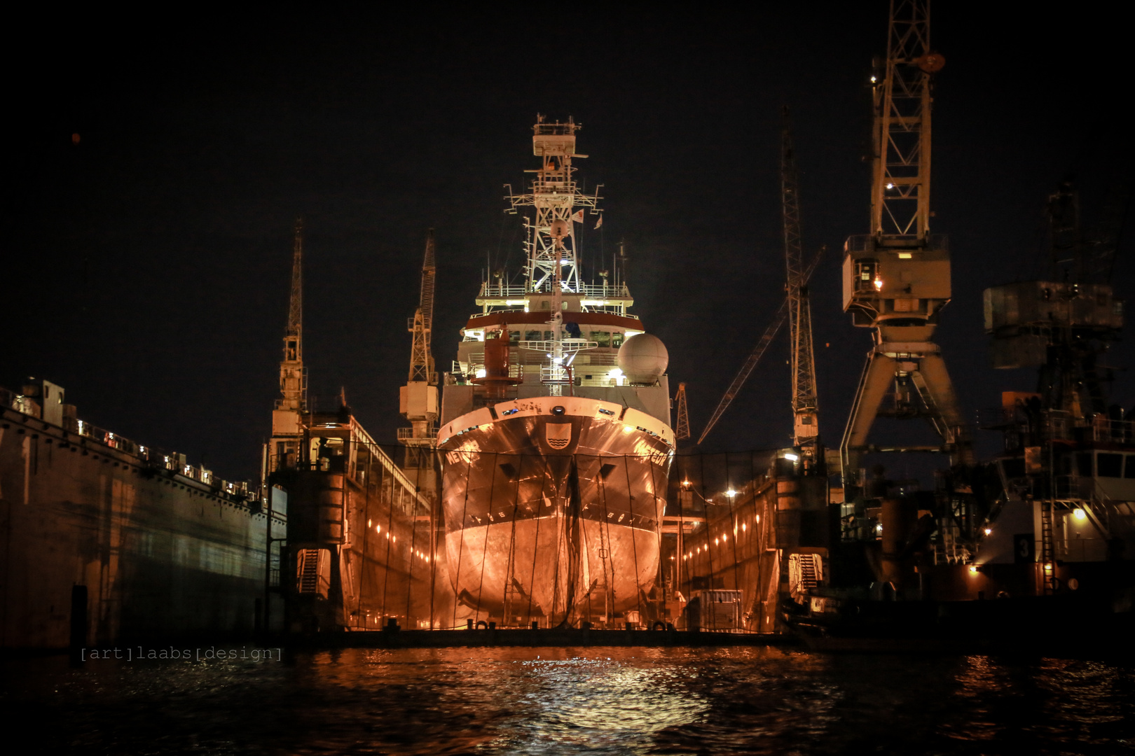 Hamburger Hafen bei Nacht