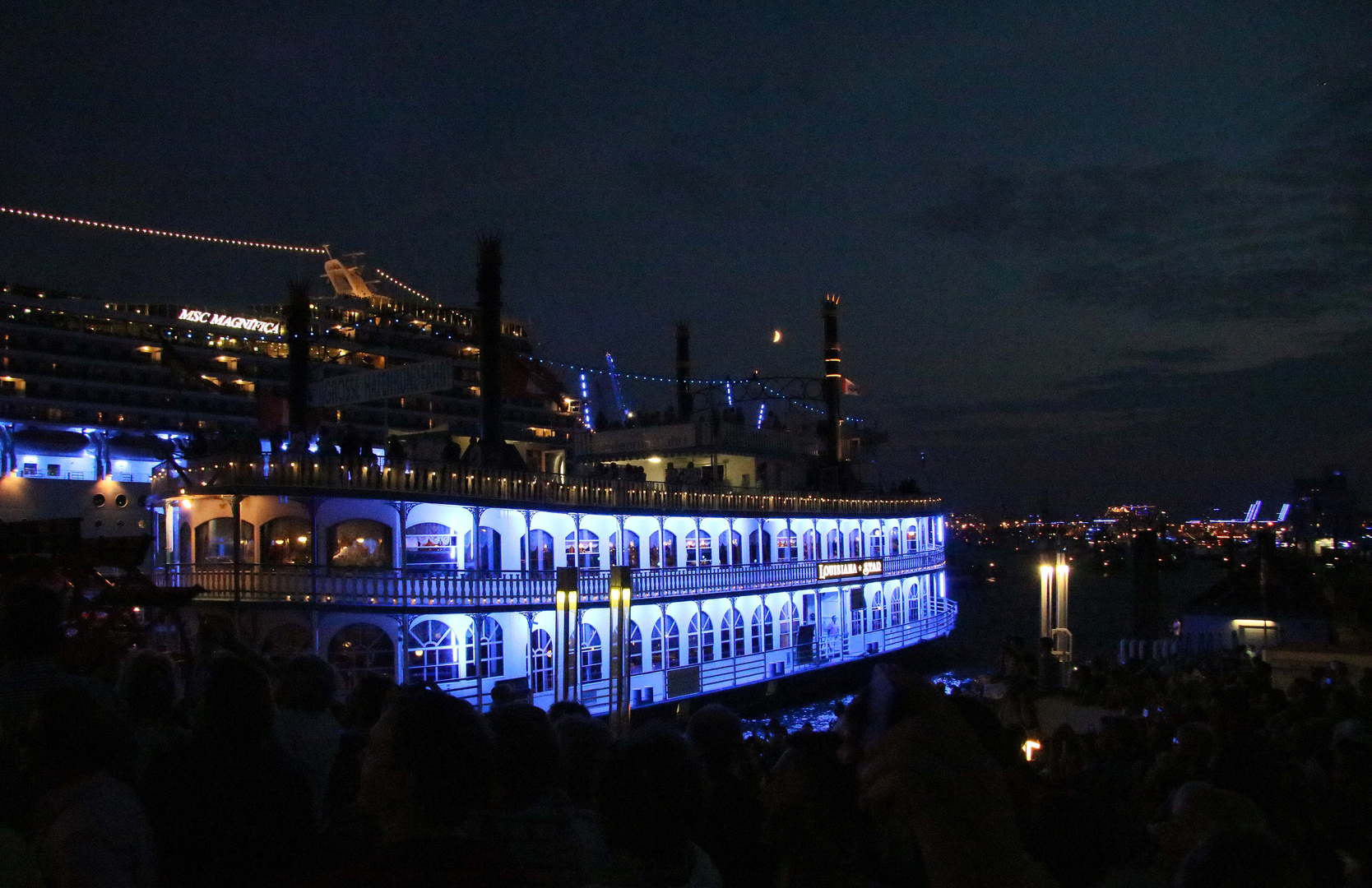 Hamburger Hafen bei Nacht (5)