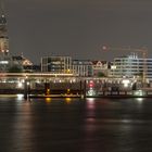 Hamburger Hafen bei Nacht