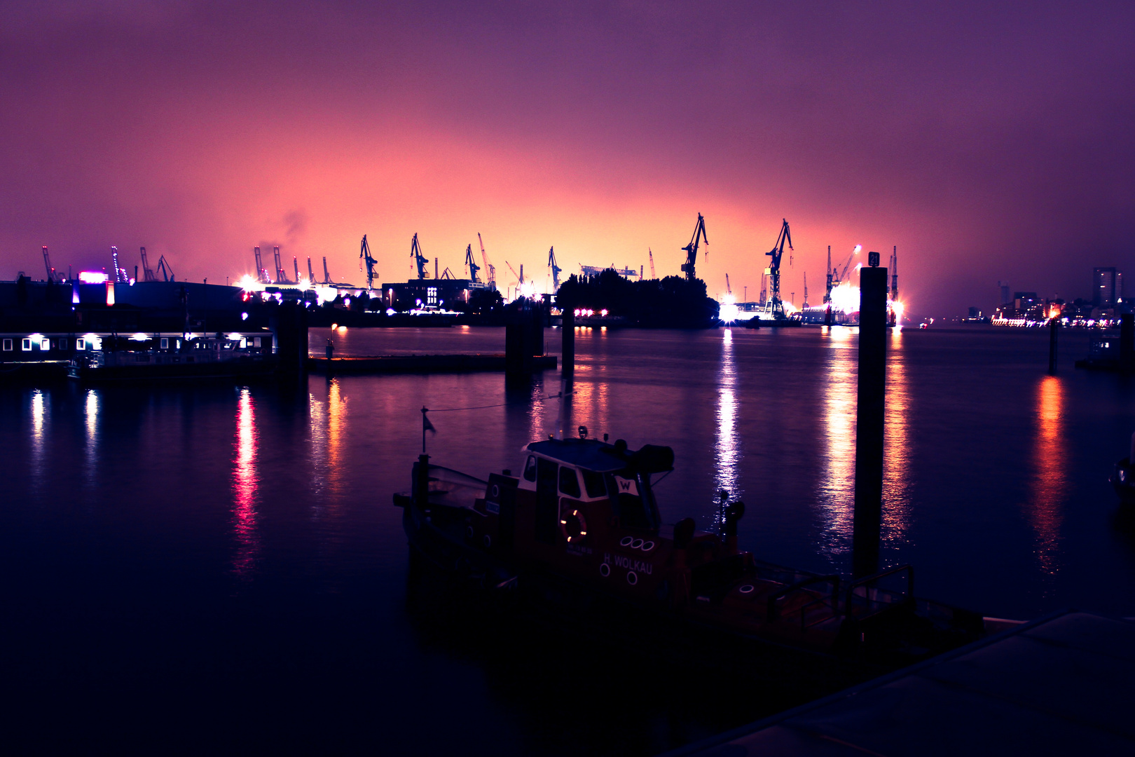 Hamburger Hafen bei Nacht