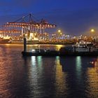 Hamburger Hafen bei Nacht