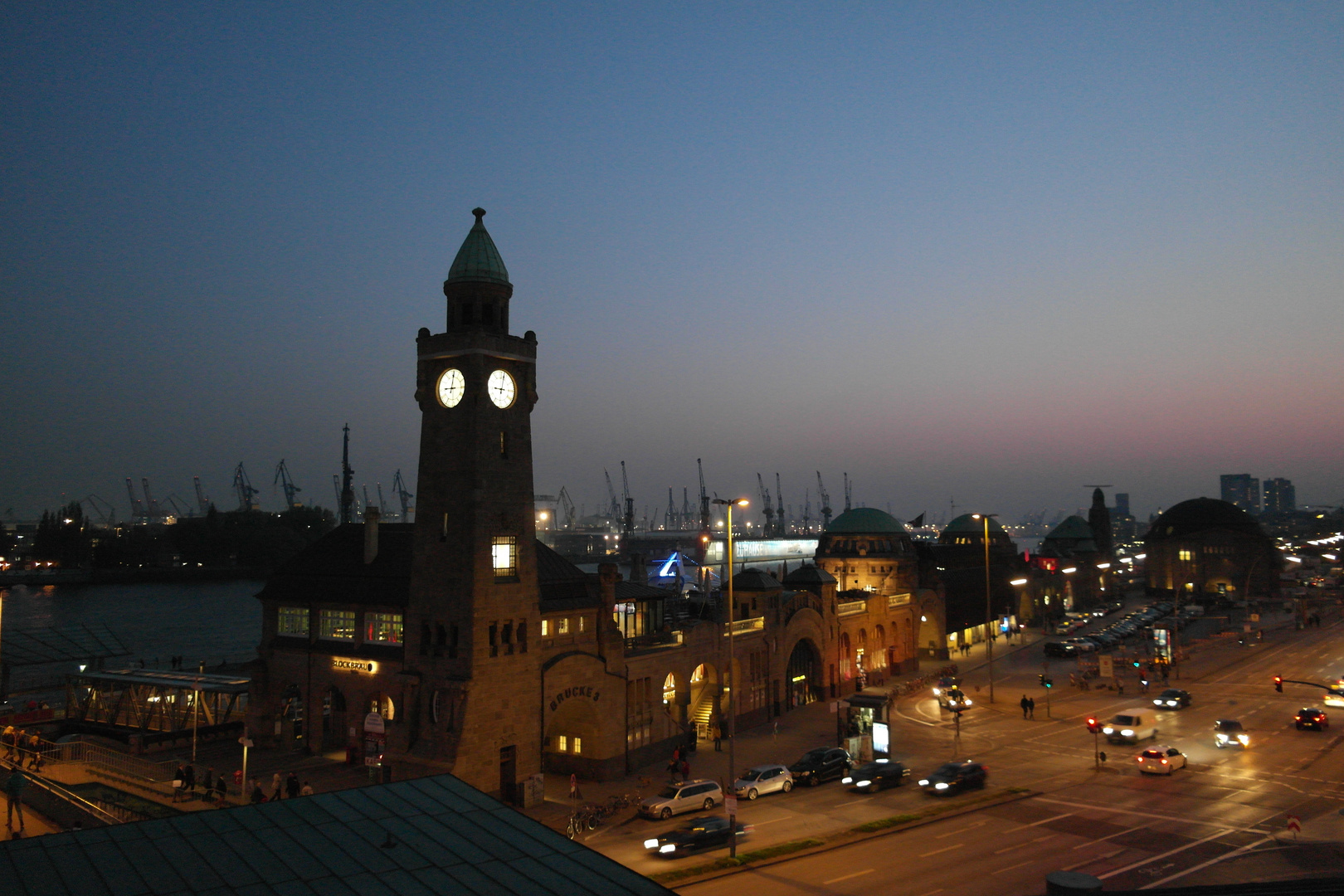 Hamburger Hafen bei Nacht