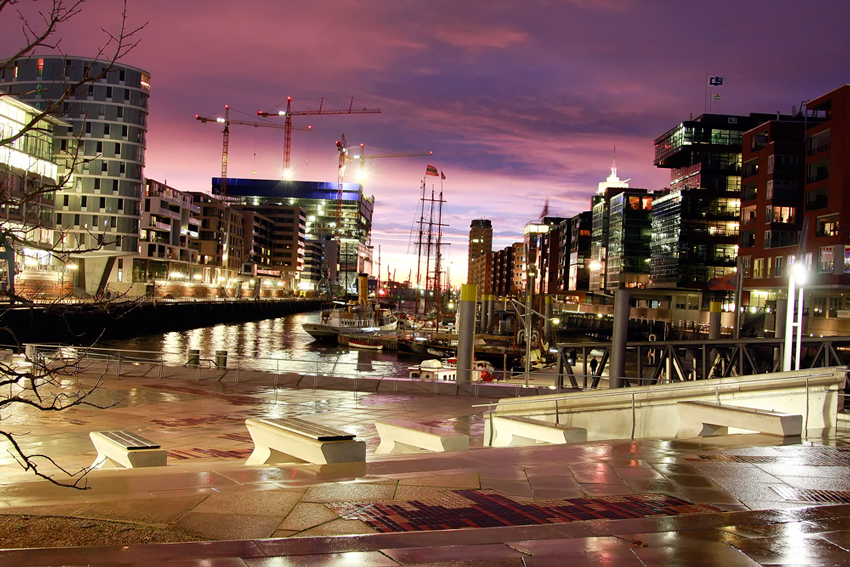 Hamburger Hafen bei Nacht