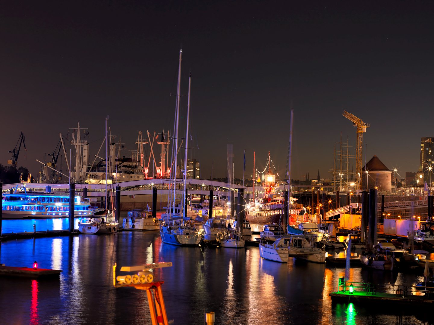 Hamburger Hafen bei Nacht