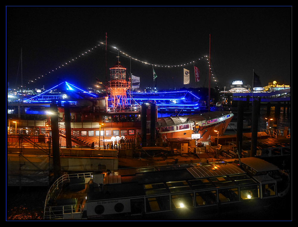 Hamburger Hafen bei Nacht