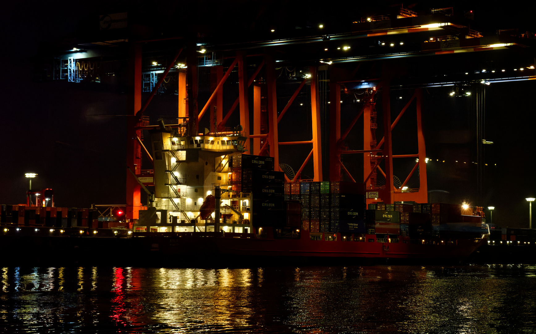 Hamburger Hafen bei Nacht