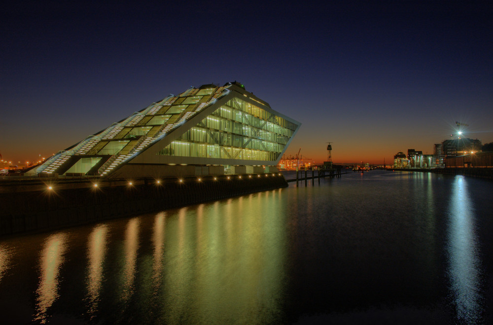 Hamburger Hafen bei Nacht (Altonaer Fischmarkt)