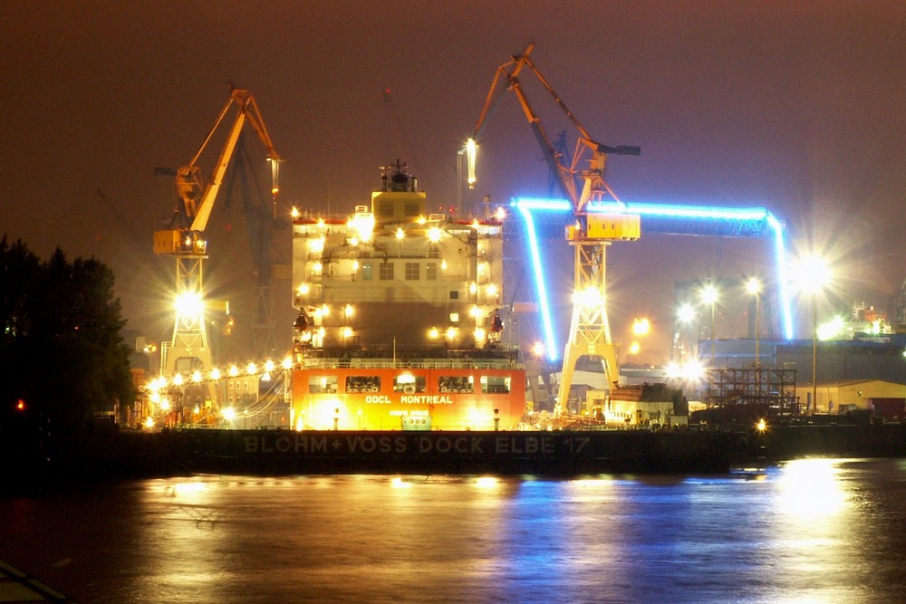 Hamburger Hafen bei Nacht