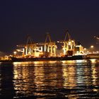 Hamburger Hafen bei Nacht