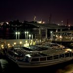 ... Hamburger Hafen bei Nacht ...