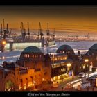 Hamburger Hafen bei Nacht