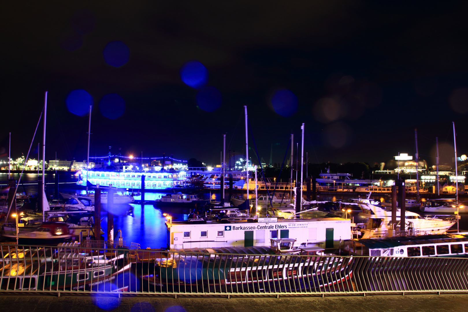 Hamburger Hafen bei Regen