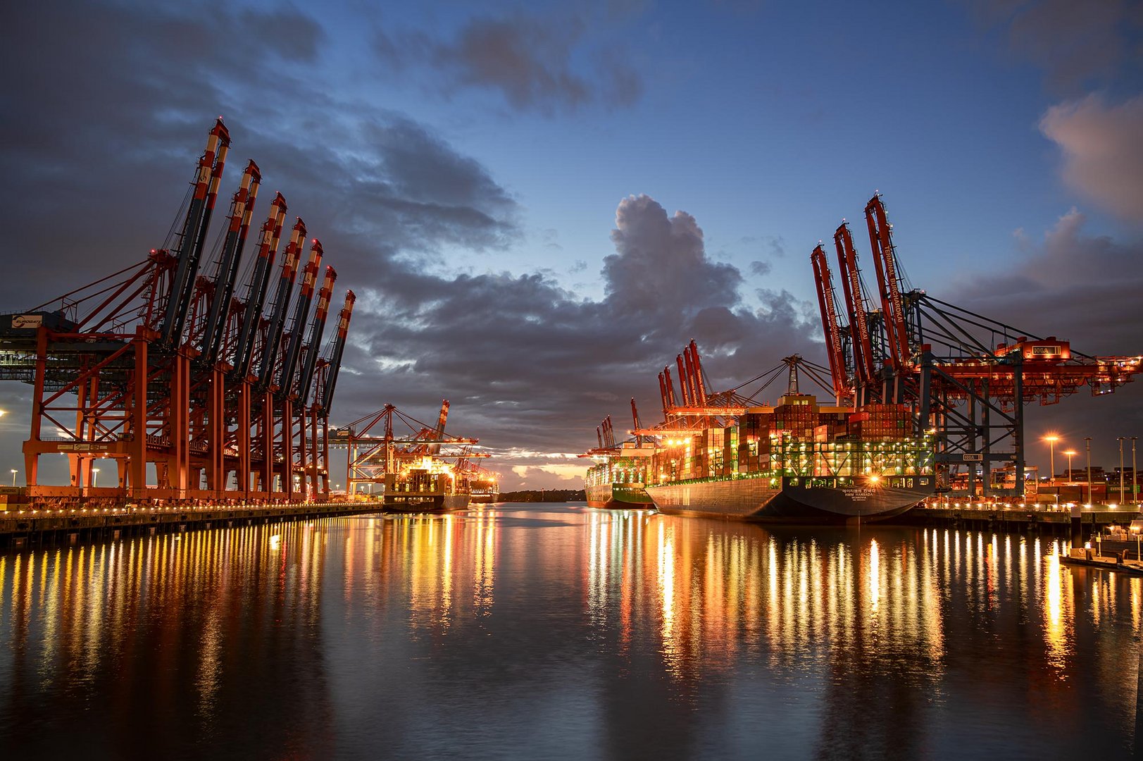 Hamburger-Hafen blaue stunde