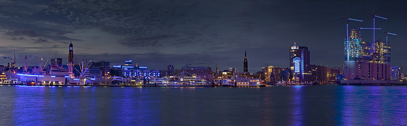 Hamburger Hafen Blue Port 2010 - HDR Panorama