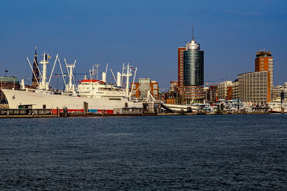  Hamburger  Hafen  Cap San Diego Foto Bild architektur 