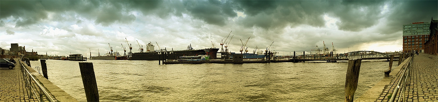 Hamburger Hafen heute Abend ...