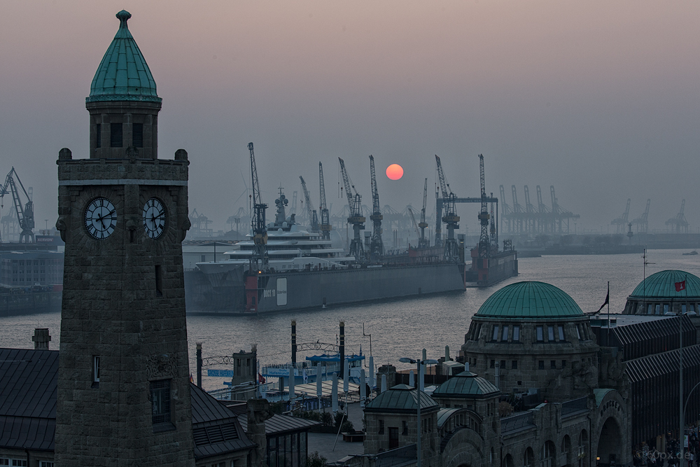 Hamburger Hafen im Dunst II