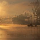 Hamburger Hafen im Nebel