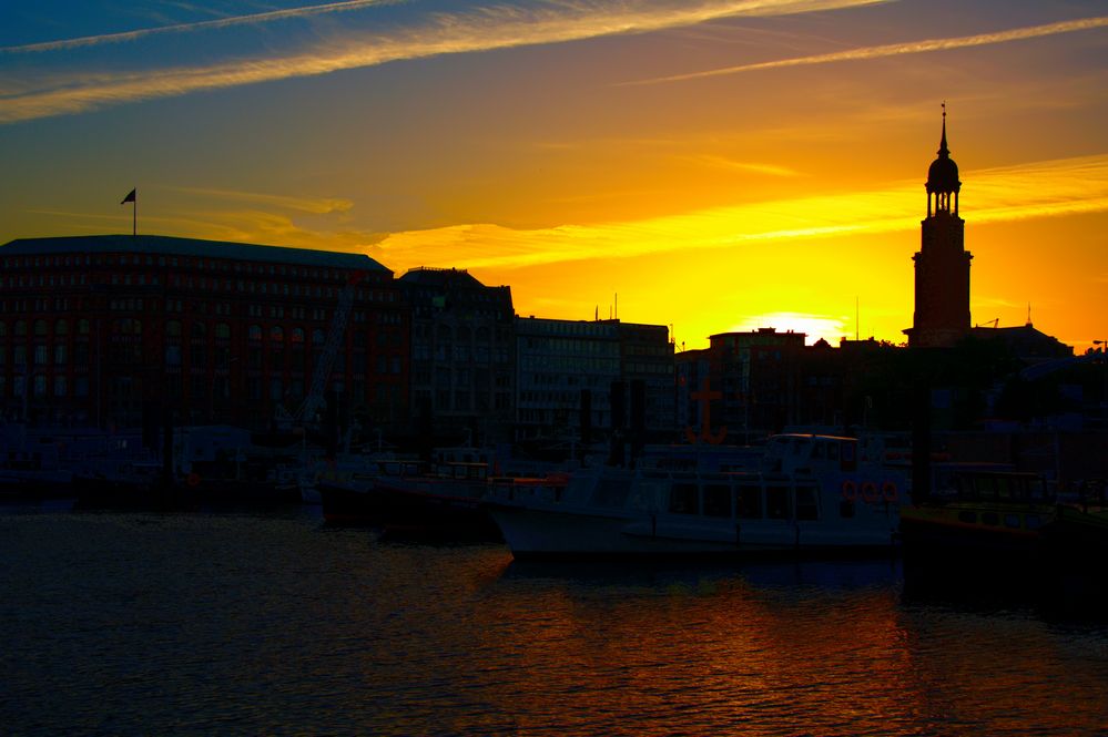 Hamburger Hafen im Sonnenuntergang 2