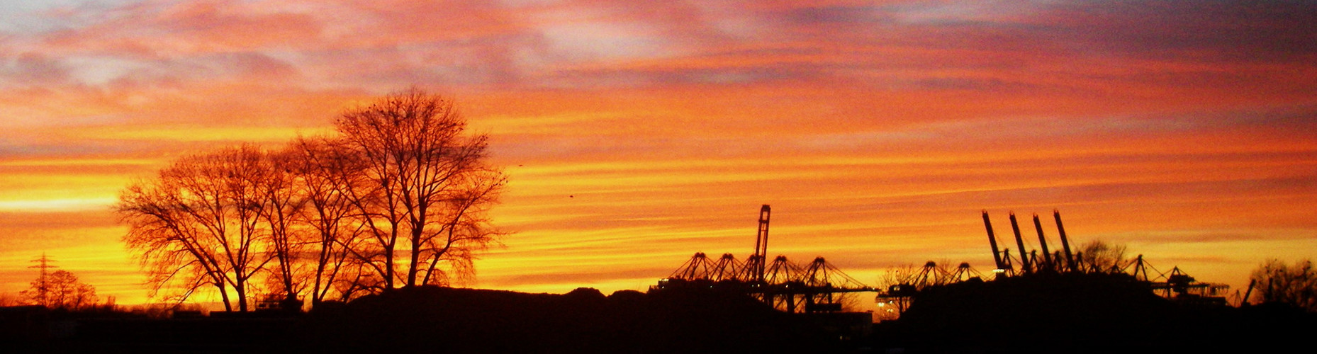 Hamburger Hafen in den Abendstunden