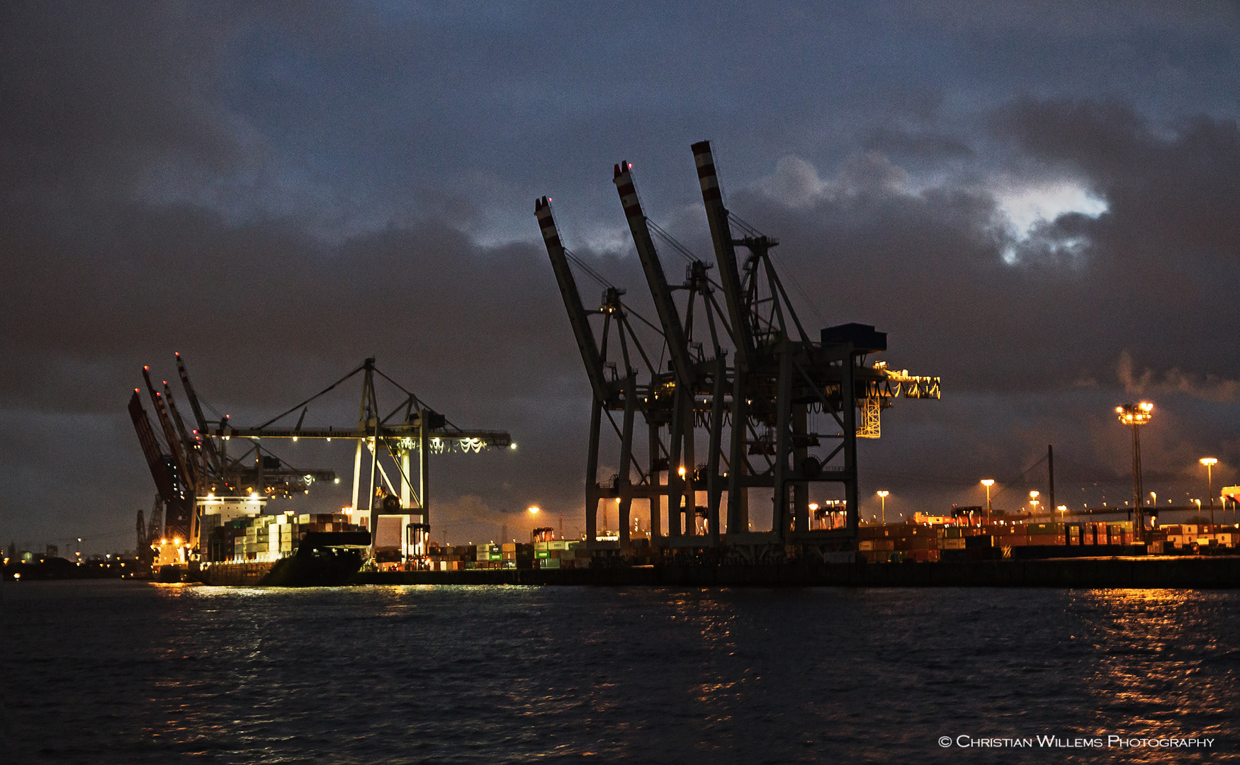 Hamburger Hafen @ night