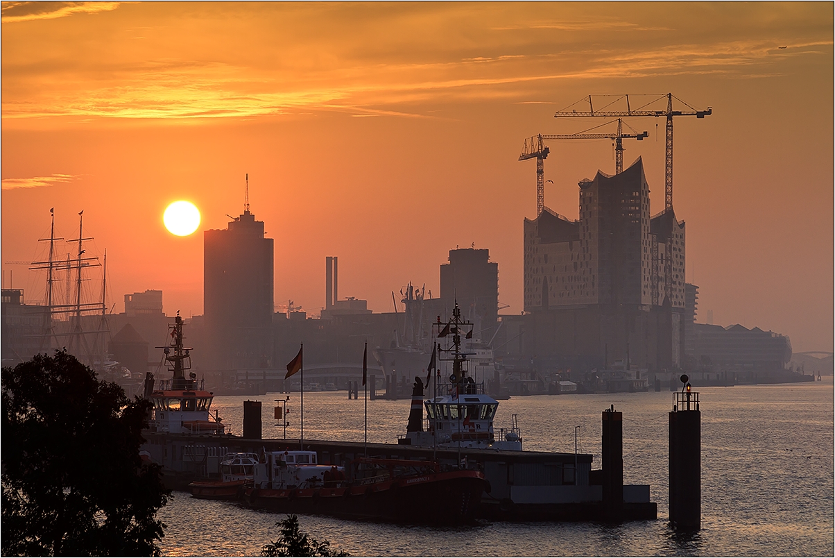 Hamburger Hafen - Sonnenaufgang