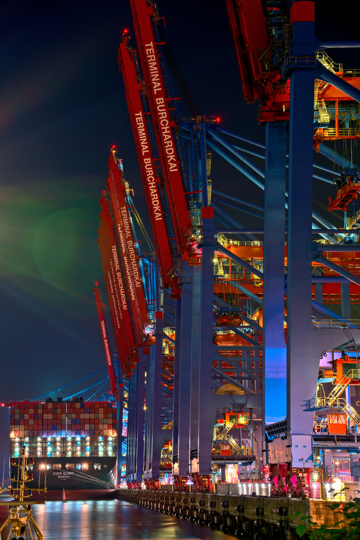 Hamburger Hafen - Terminals in der Nacht