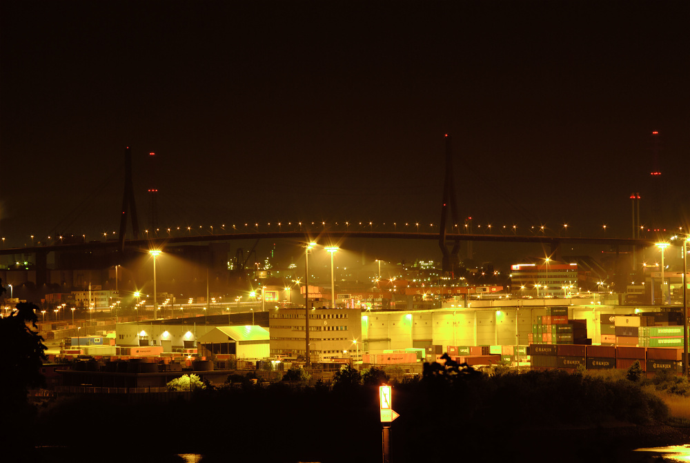 Hamburger Hafen um Mitternacht...