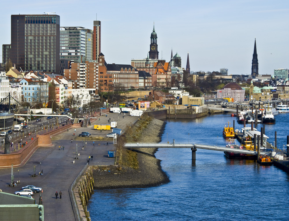 Hamburger Hafen und Landungsbrücke