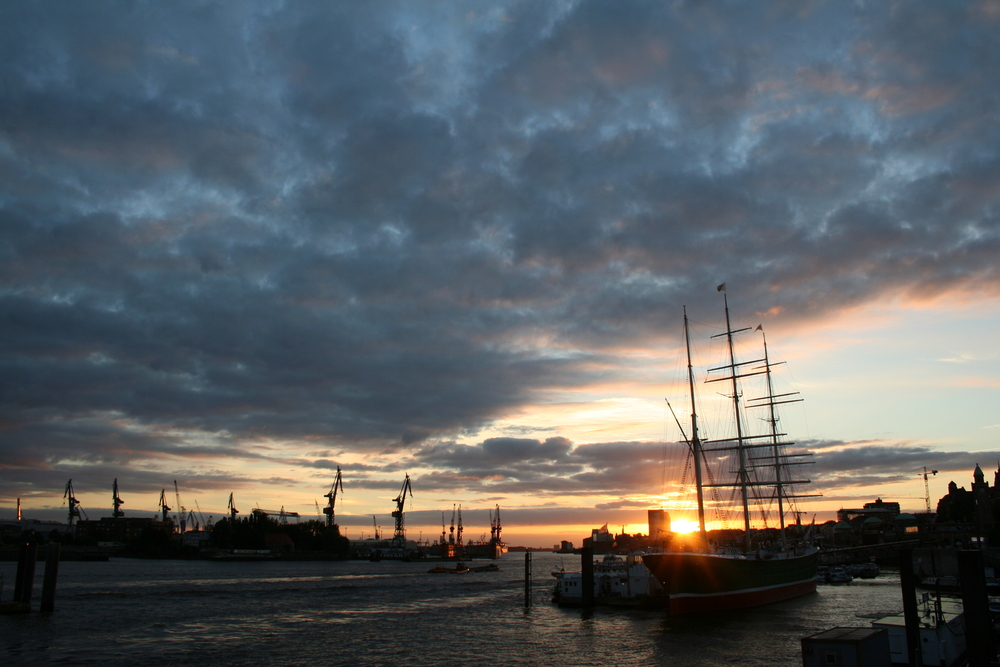 Hamburger Hafen und Rickmer Rickmers