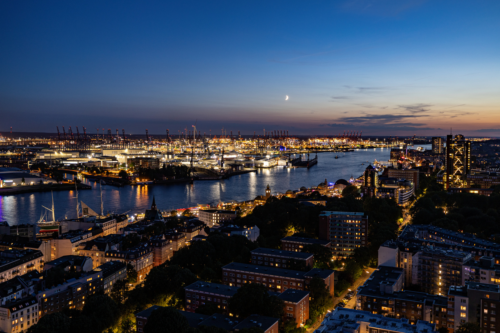 Hamburger Hafen vom Nachtmichel